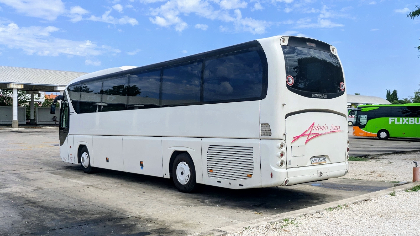 Zadar, Neoplan N2216SHD Tourliner SHD # ZD 151-HA