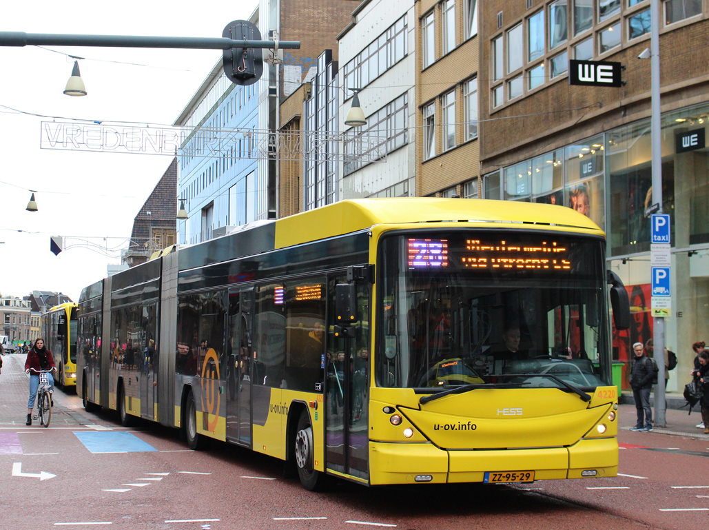 Utrecht, Hess LighTram 3 Hybrid (BGGH-N2C) č. 4220