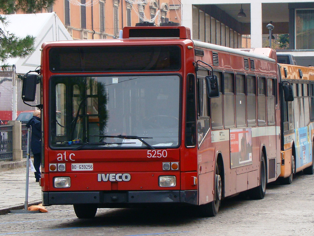 Bologna, IVECO TurboCity U 490.12 # 5250
