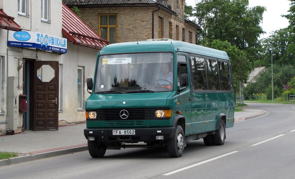 Madona, Mercedes-Benz T2 711D # FA-8562