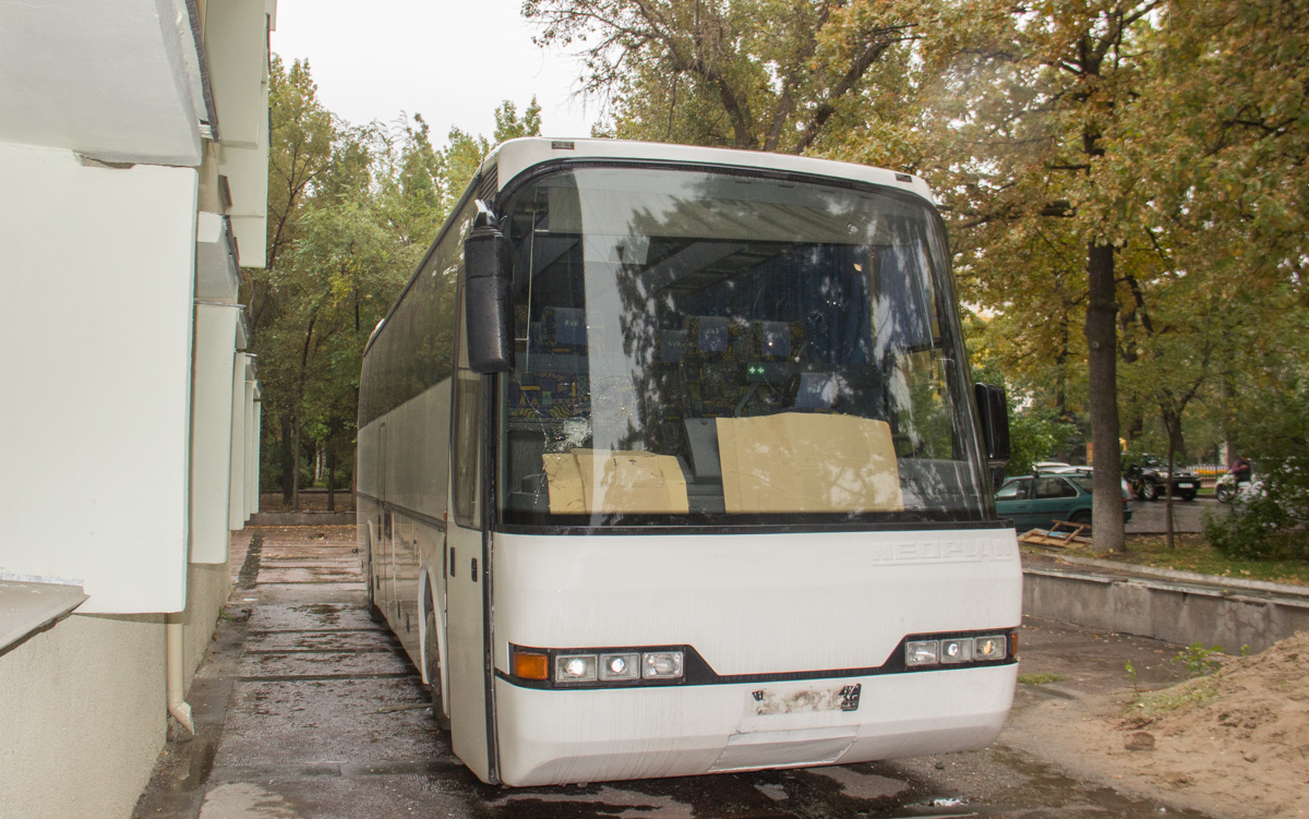 Bishkek, Neoplan N316SHD Transliner # 8772 BC