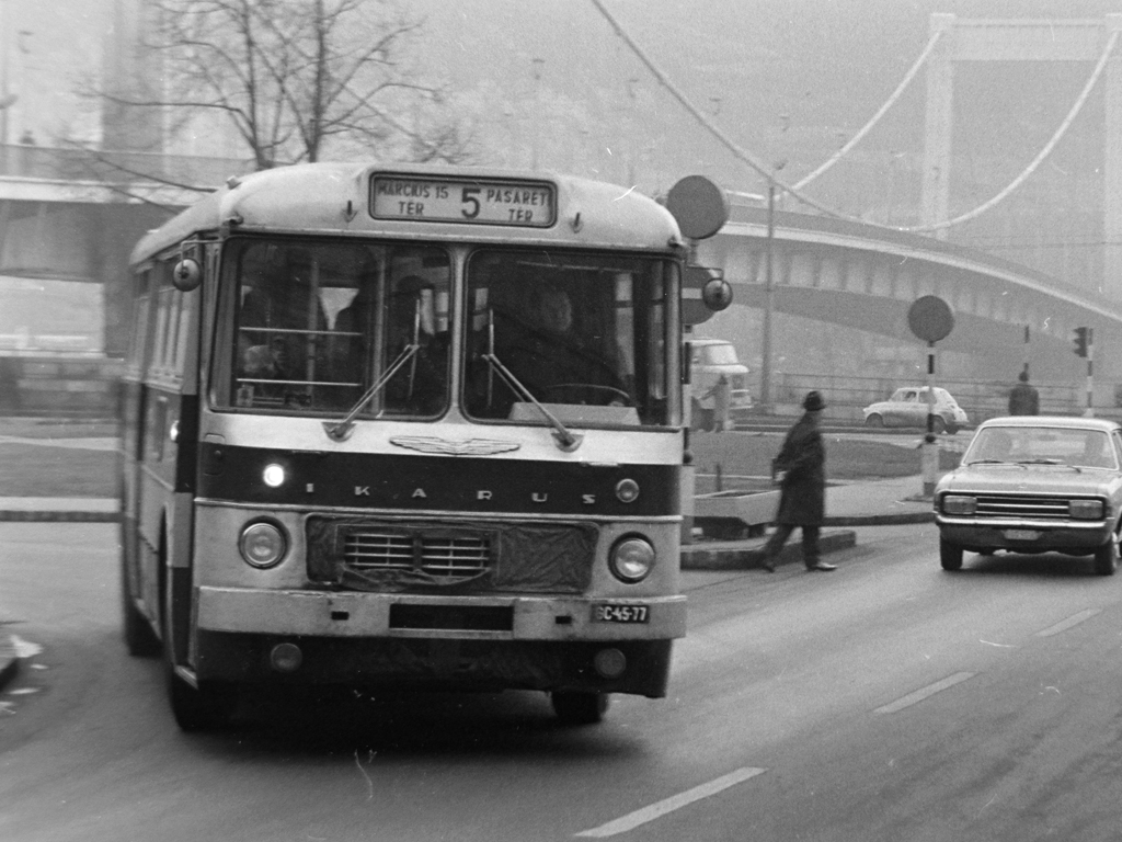 Budapest, Ikarus 556.** Nr. GC 45-77
