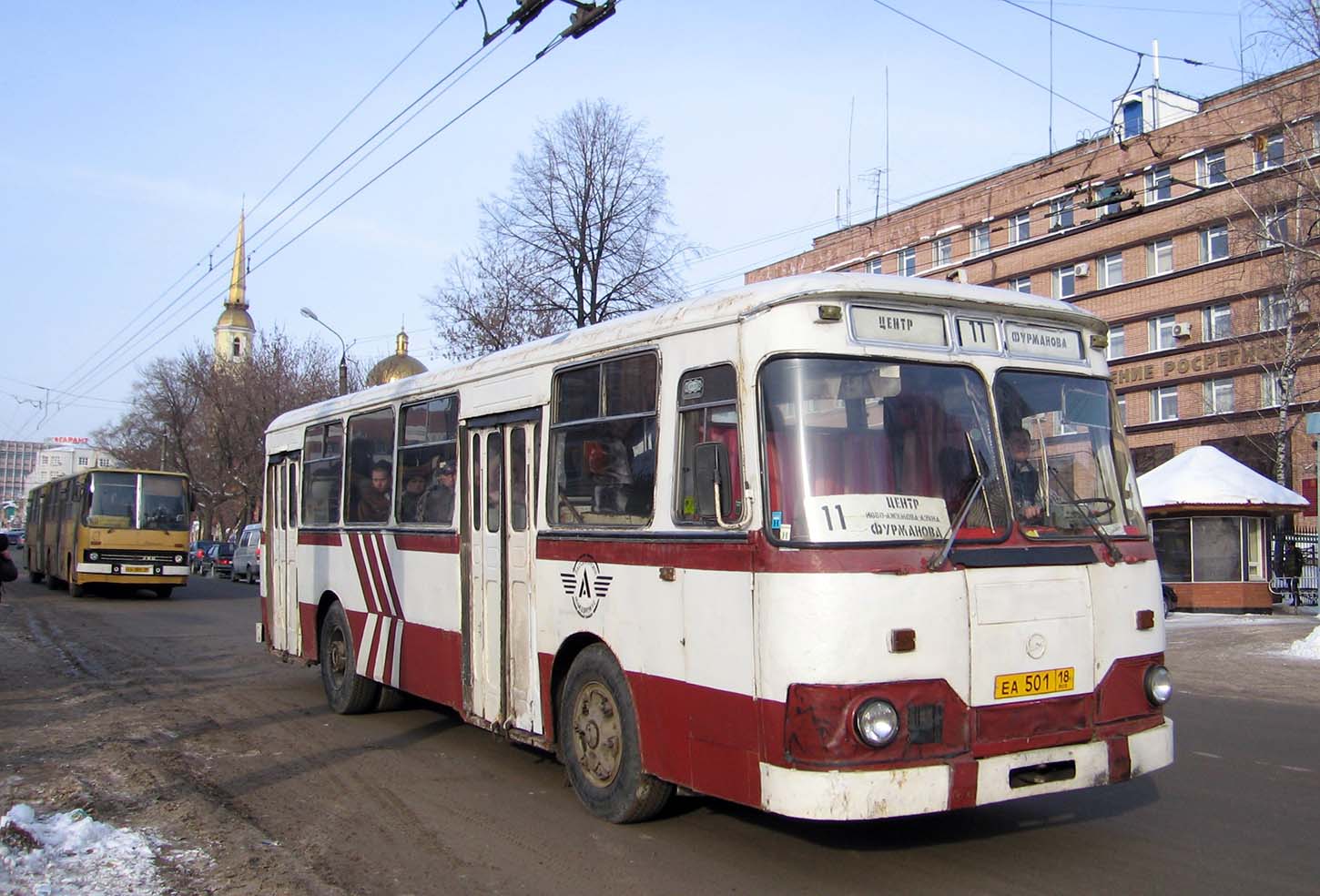 Izhevsk, LiAZ-677М # ЕА 501 18; Izhevsk, Ikarus 280.64 # КА 189 18