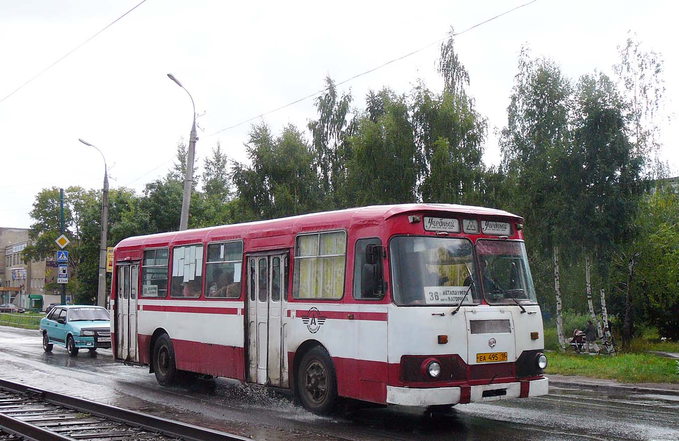 Izhevsk, LiAZ-677МБ č. ЕА 495 18