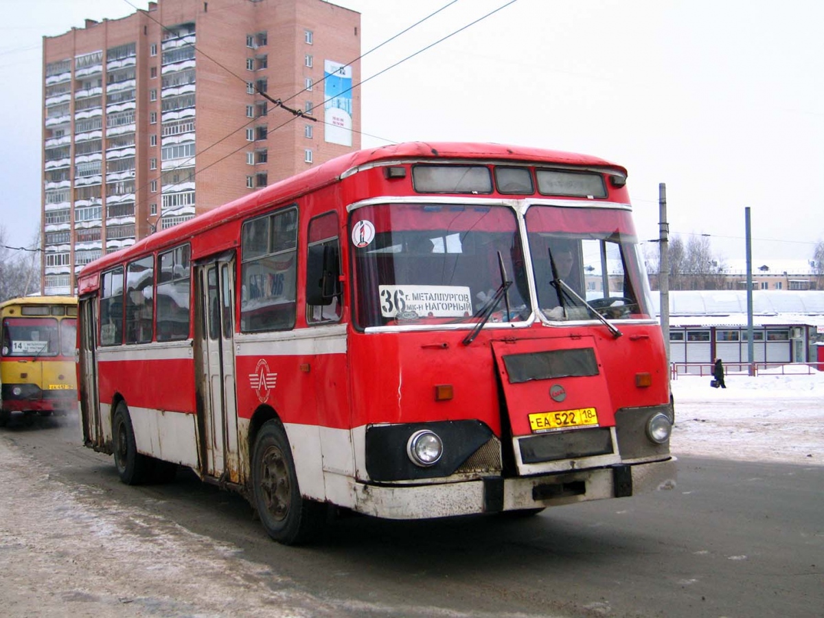 Izhevsk, LiAZ-677М č. ЕА 522 18