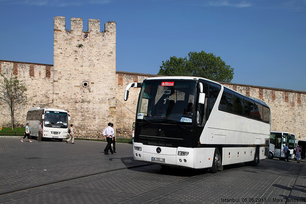 Istanbul, Mercedes-Benz O403-15RHD (Türk) # 34 YZC 51