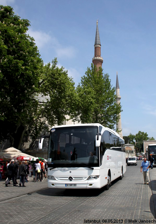 Istanbul, Mercedes-Benz Tourismo 15RHD-II nr. 34 AVF 09