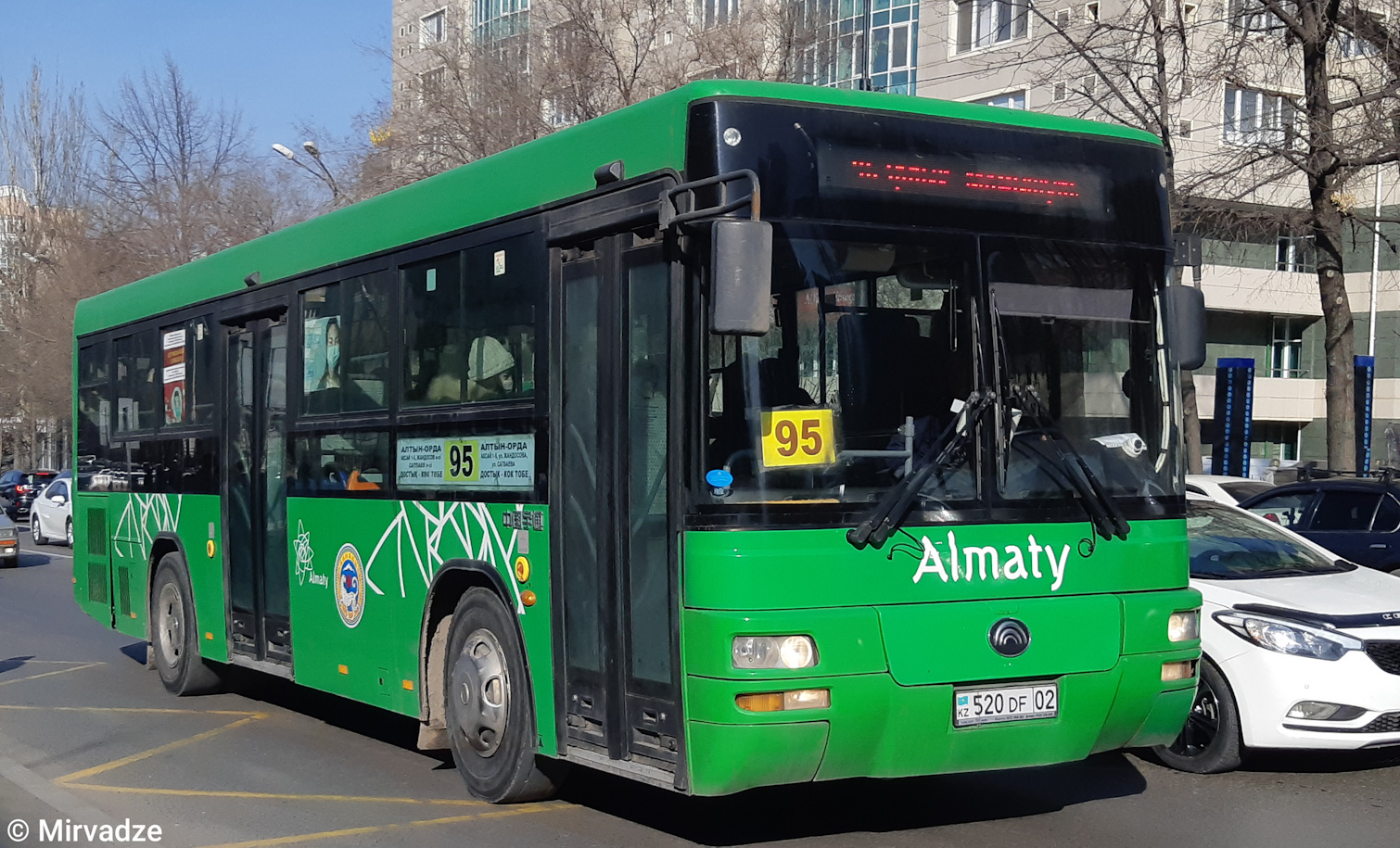 Almaty, Yutong ZK6108HGH № 520 DF 02