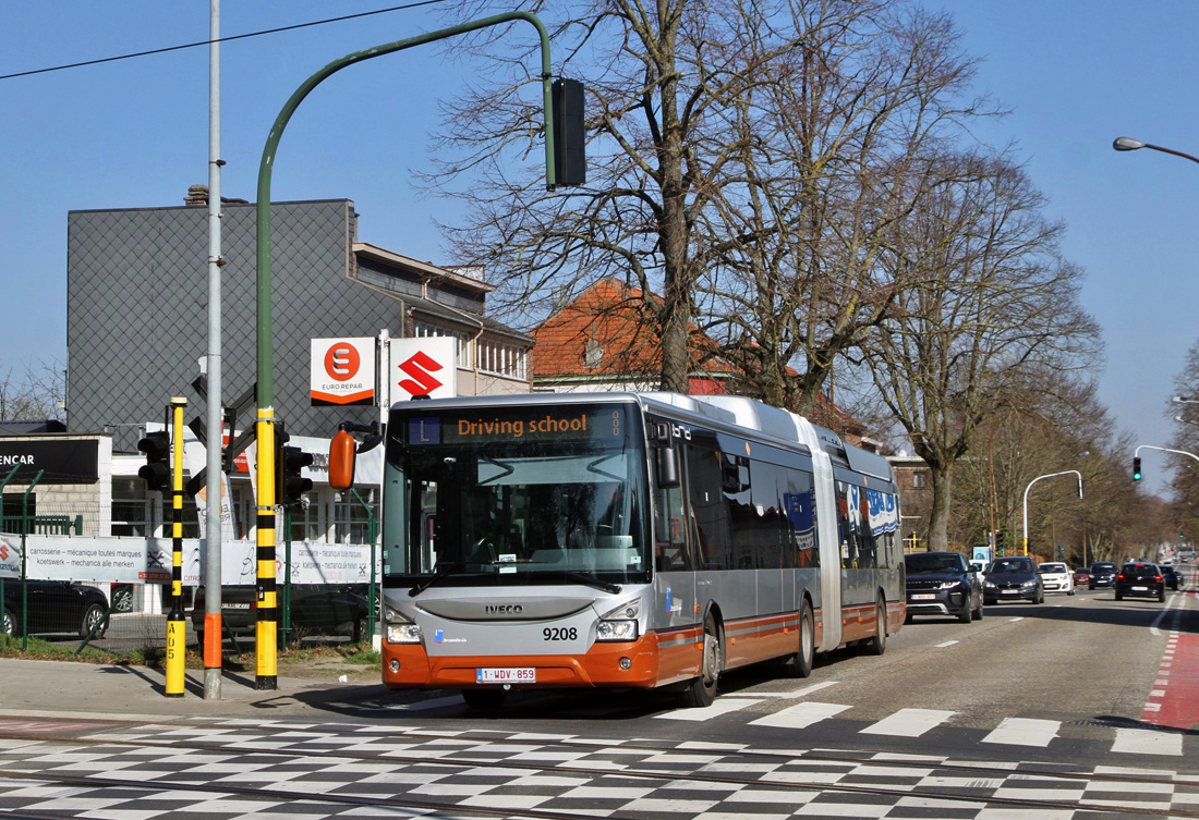 Brusel, IVECO Urbanway 18M Hybrid č. 9208