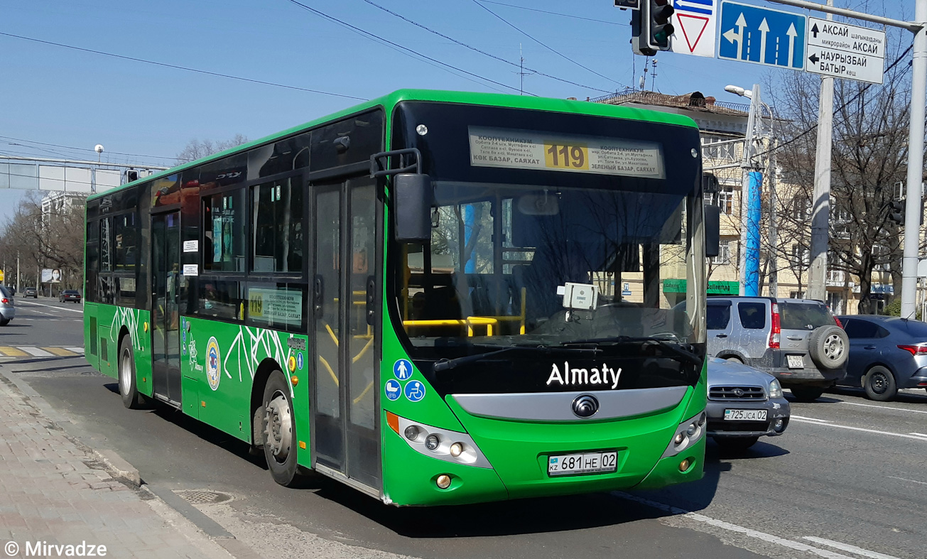 Almaty, Yutong ZK6118HGA № 681 HE 02