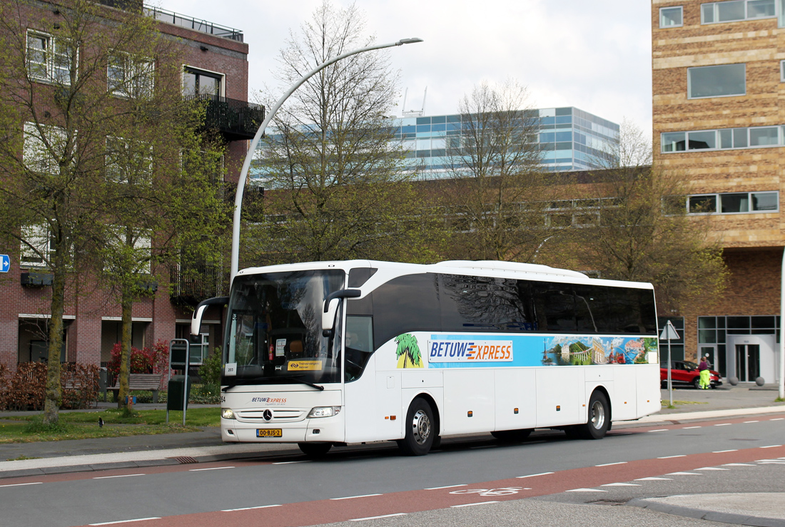 Arnhem, Mercedes-Benz Tourismo 16RHD-II M/2 # 264