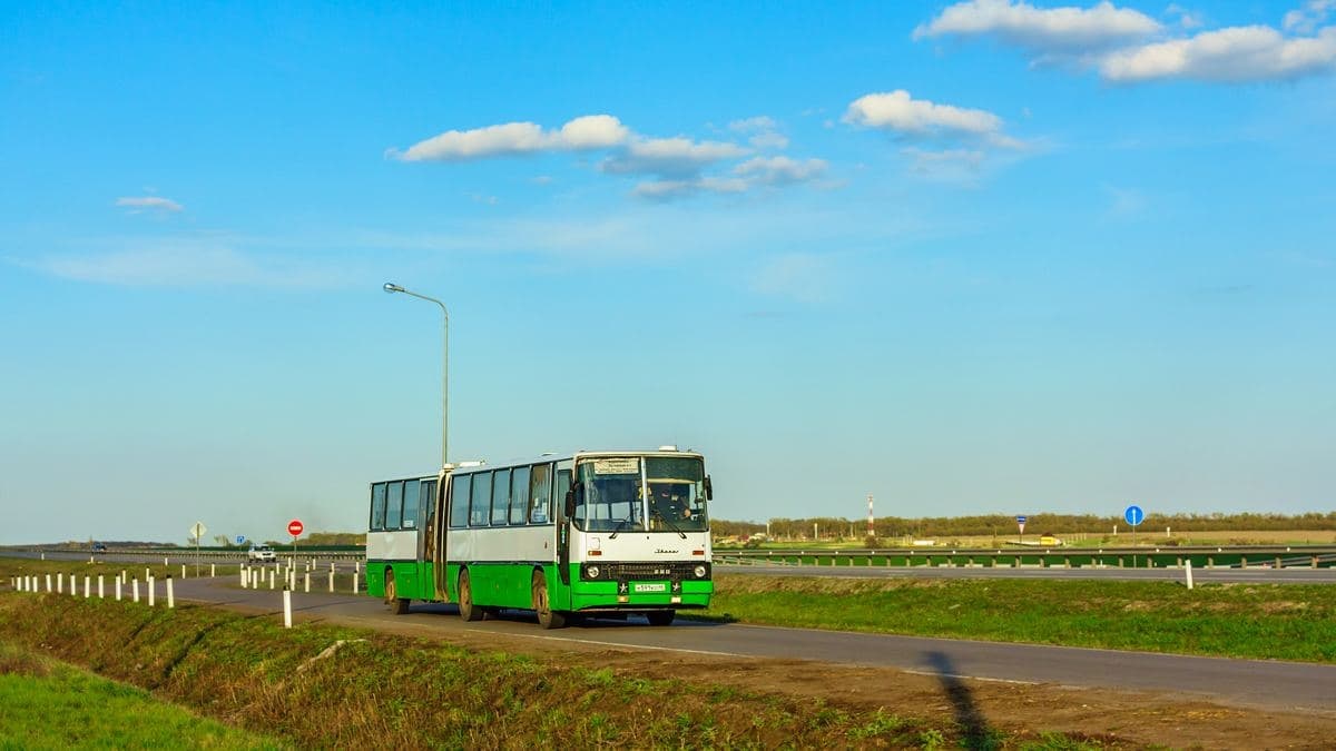 Kursk, Ikarus 280.03 (Busverkehr Oder-Spree) # Н 591 КО 46