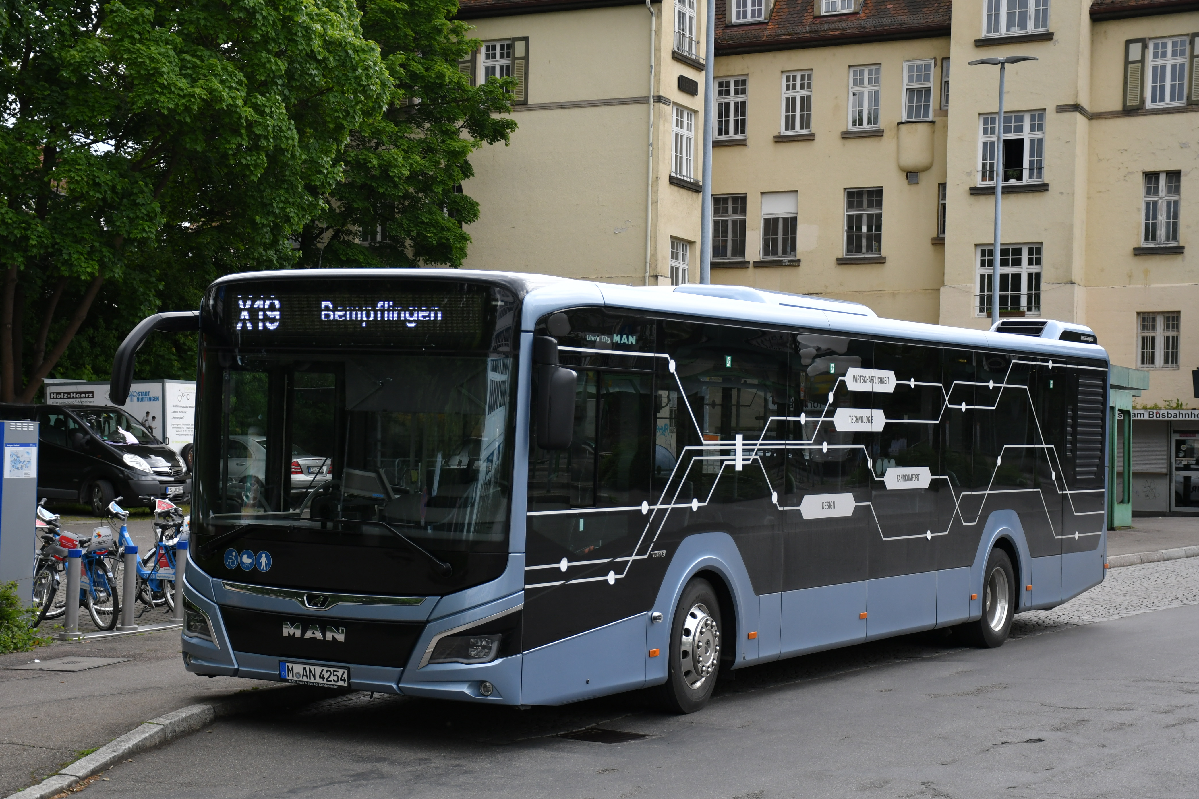 Esslingen am Neckar, MAN 12C Lion's City NL280 EfficientHybrid # M-AN 4254