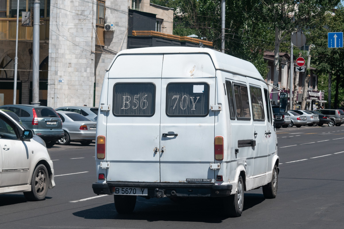 Bishkek, Mercedes-Benz T1 208D # B 5670 Y