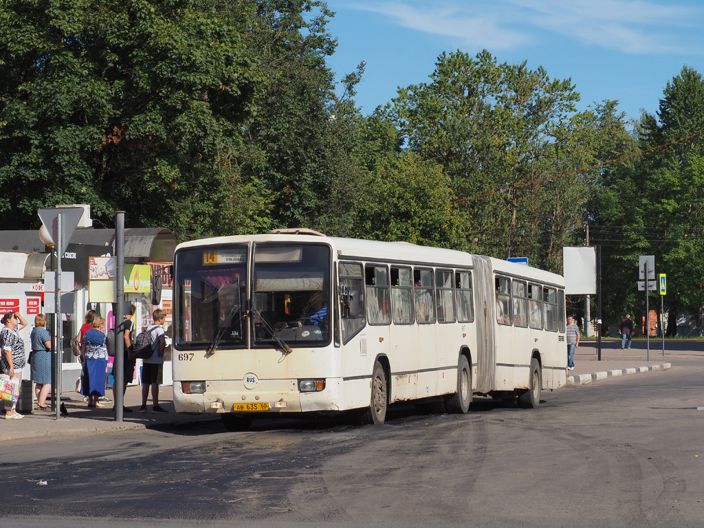 Pskov, Mercedes-Benz O345 G nr. 697