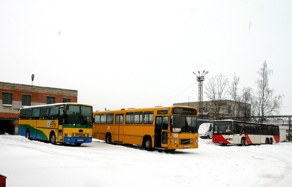 Narva, Van Hool T8 Alizée 310 # 531 AKO; Narva, Aabenraa # 905 AKA; Narva — Bus park