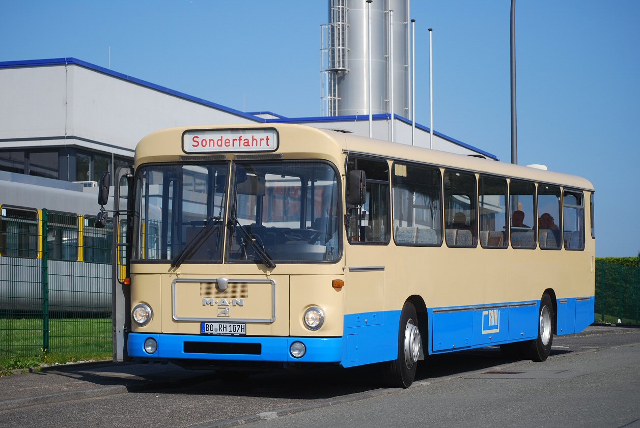 Bochum, MAN SÜ240 č. BO-RH 107H