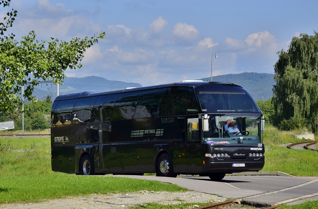Levice, Neoplan N516SHD Starliner # LV-881FY