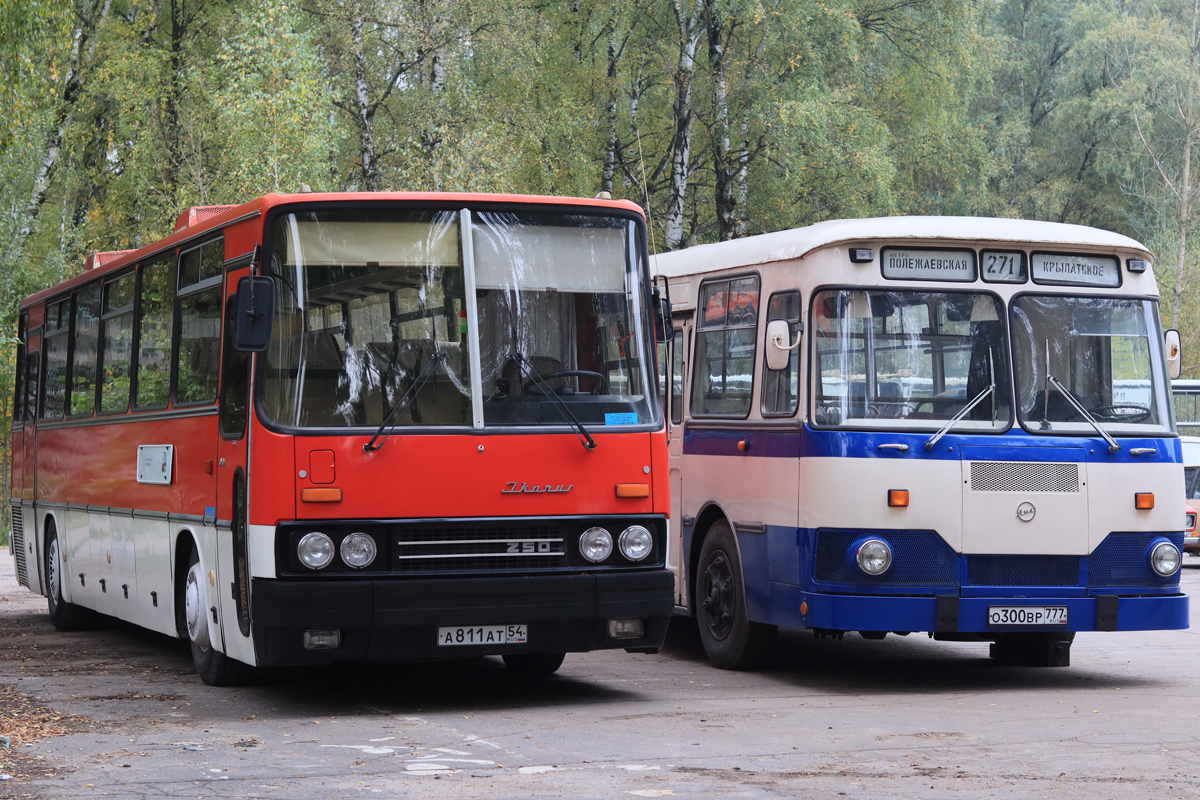 Moscow, Ikarus 250.** №: А 811 АТ 54; Moscow, LiAZ-677М №: О 300 ВР 777