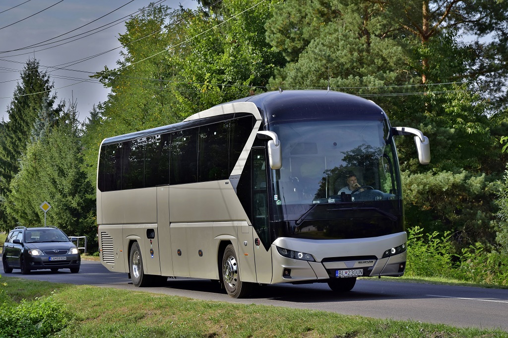 Bratysława, Neoplan N2216SHD Tourliner SHD # BL-230UN