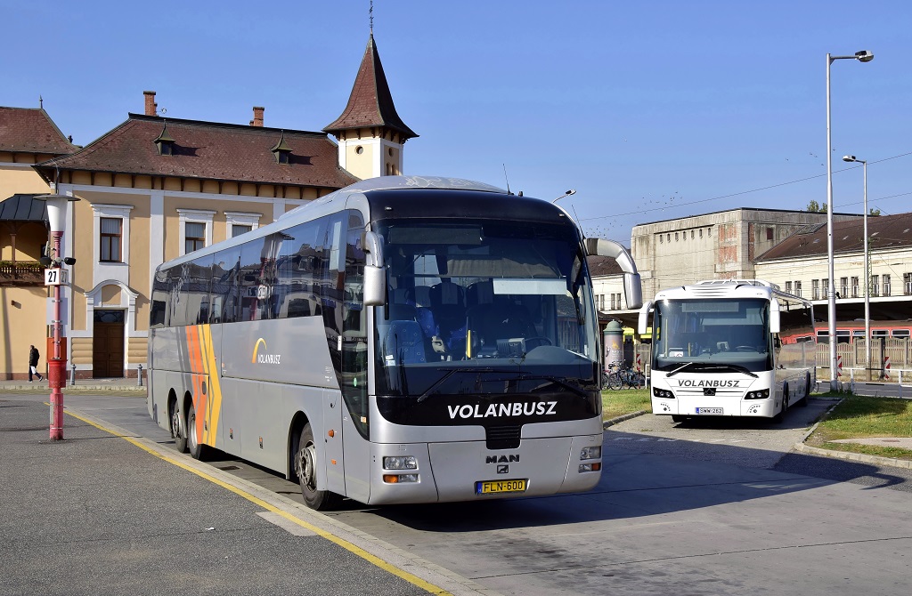 Budapest, MAN R08 Lion's Top Coach RHC464 # FLN-600