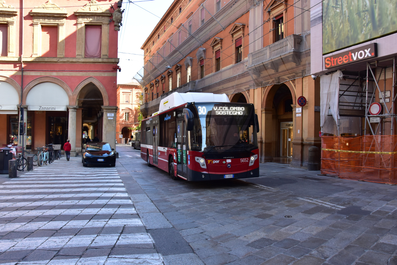 Bologna, Menarinibus Citymood 12 LNG I # 5652