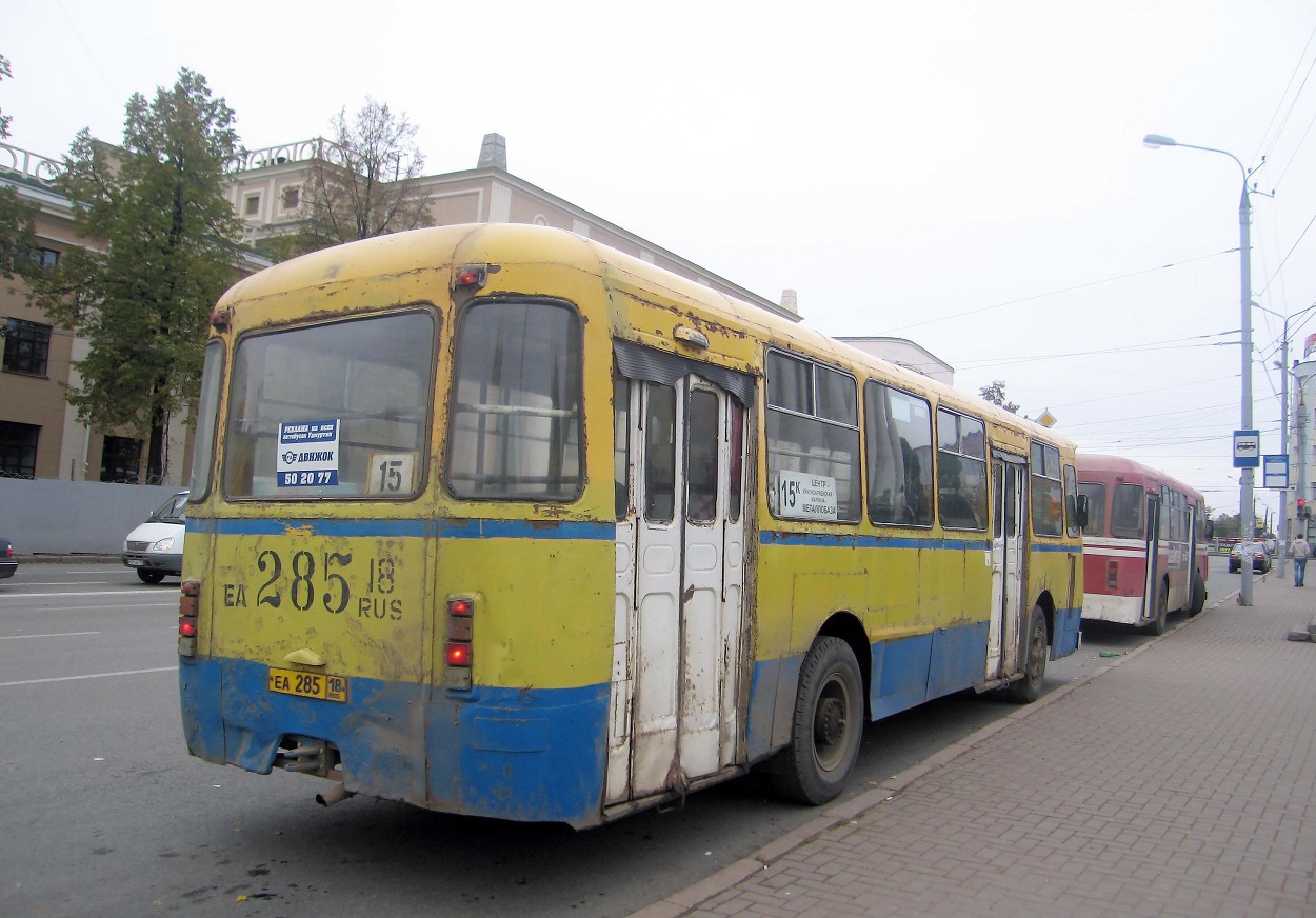 Izhevsk, LiAZ-677М No. ЕА 285 18
