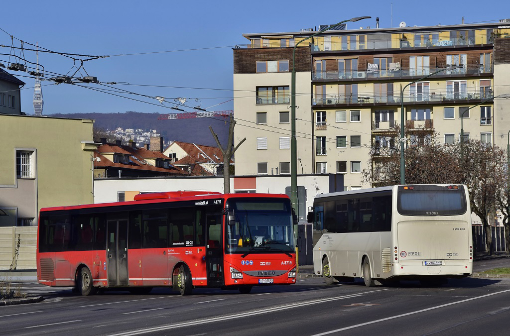 Žiar nad Hronom, Irisbus Crossway 10.6M No. ZV-875BZ; Bratislava, IVECO Crossway LE Line 12M No. 8719