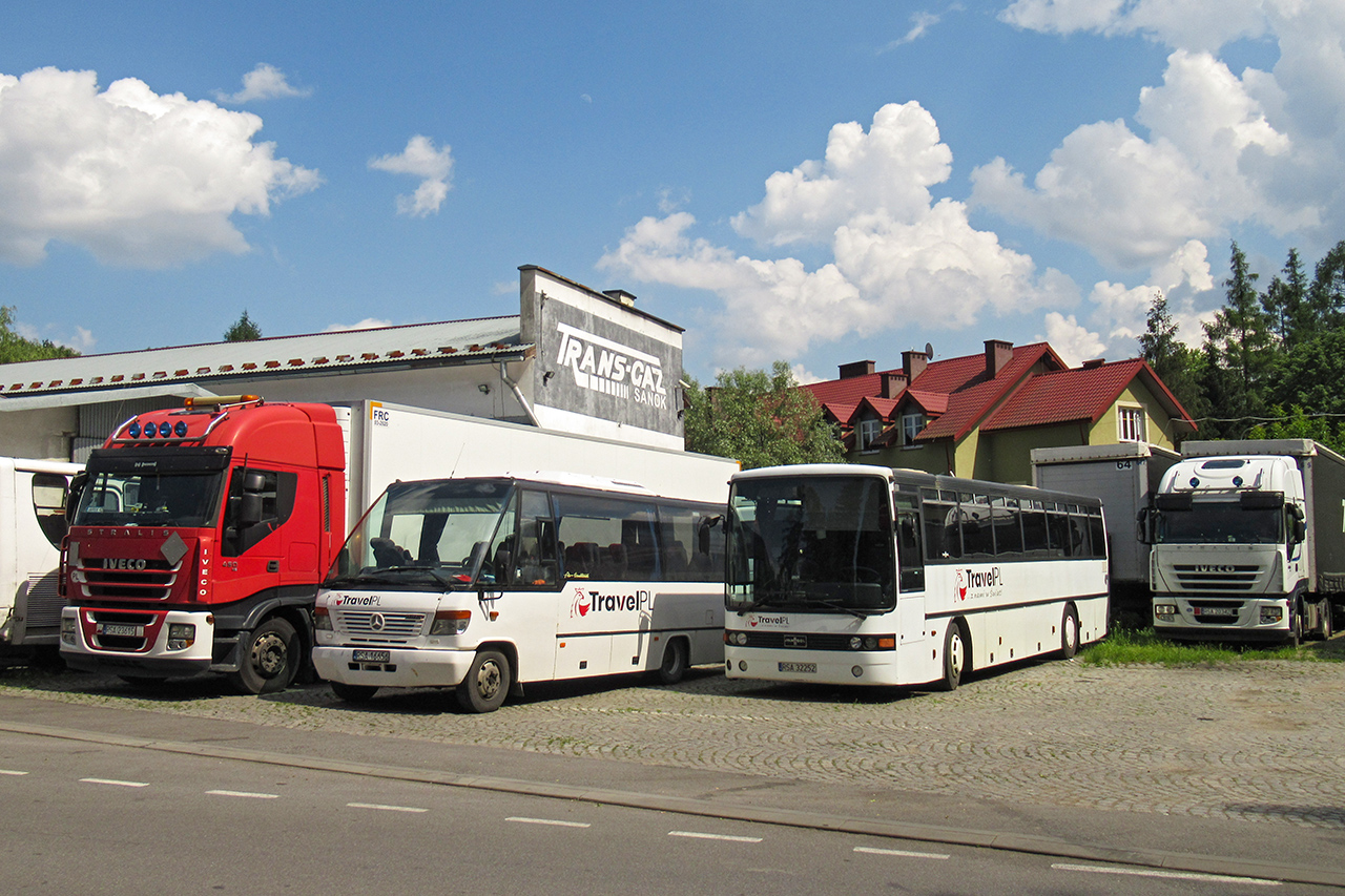 Sanok, Van Hool T815 CL # RSA 32252; Sanok, Ernst Auwärter Teamstar # RSA 16656