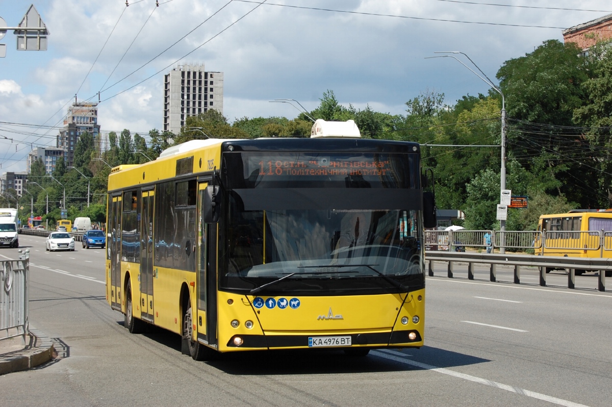 Kyjev, MAZ-203.015 č. 7825