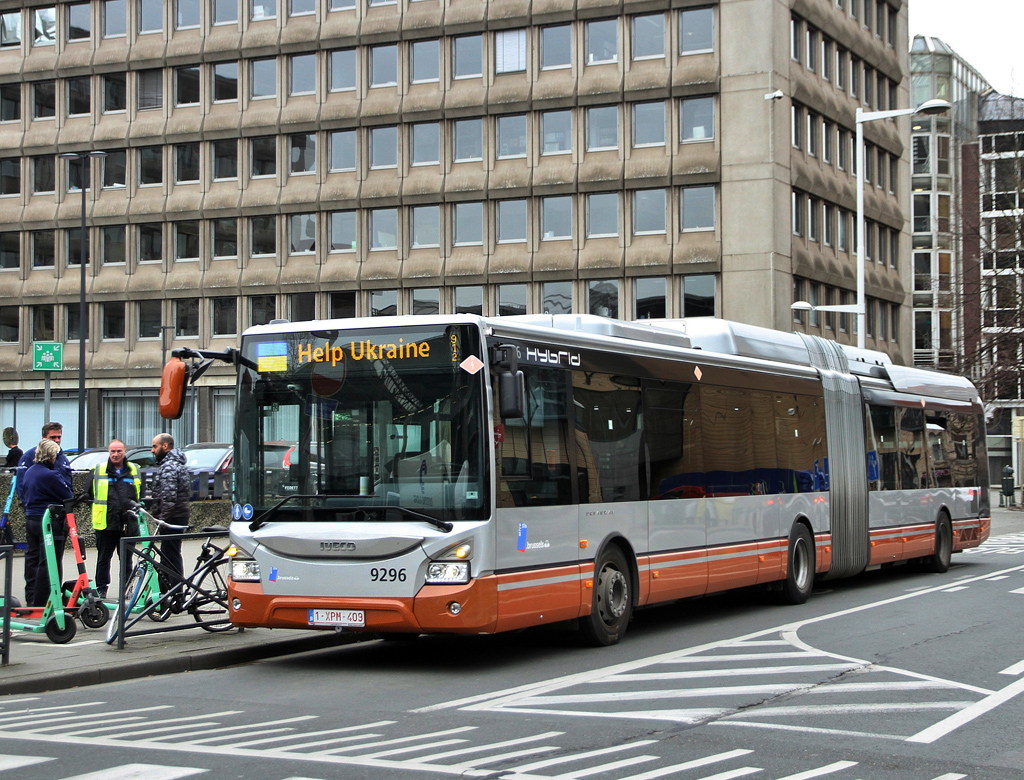 Brussels, IVECO Urbanway 18M Hybrid # 9296