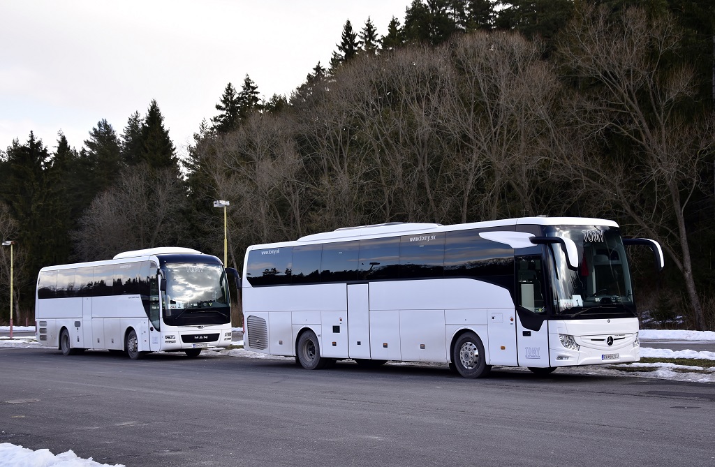 Ružomberok, Mercedes-Benz Tourismo III 15RHD # RK-662CJ; Ružomberok, MAN R07 Lion's Coach RHC424 # RK-847CB