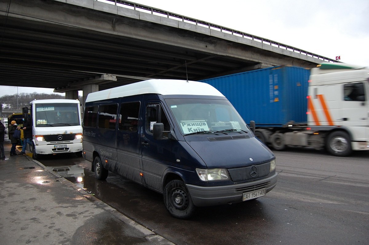 Rzhishchiv, Mercedes-Benz Sprinter 310D # АІ 9561 АВ