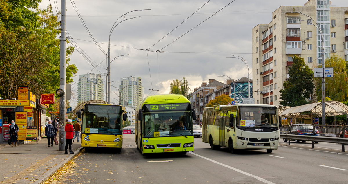 Kyiv, Heuliez GX127 nr. АА 8814 АА; Kyiv, Volvo 7700 Hybrid nr. АА 8812 АА; Kyiv, Ataman A092H6 nr. КА 5601 ЕС