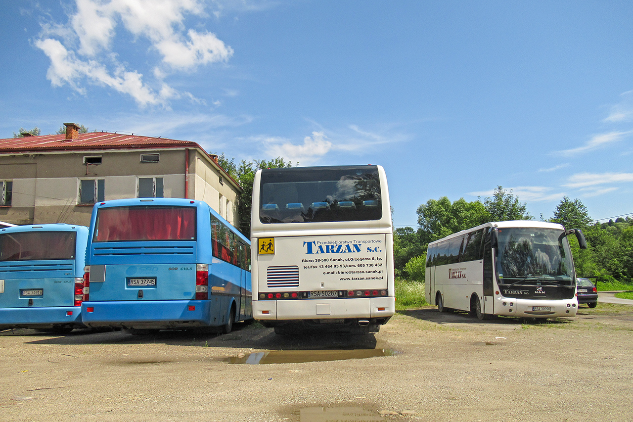 Tarnawa Dolna, Irisbus Ares 12M nr. RSA 50287; Tarnawa Dolna, SOR C 10.5 nr. RSA 37745