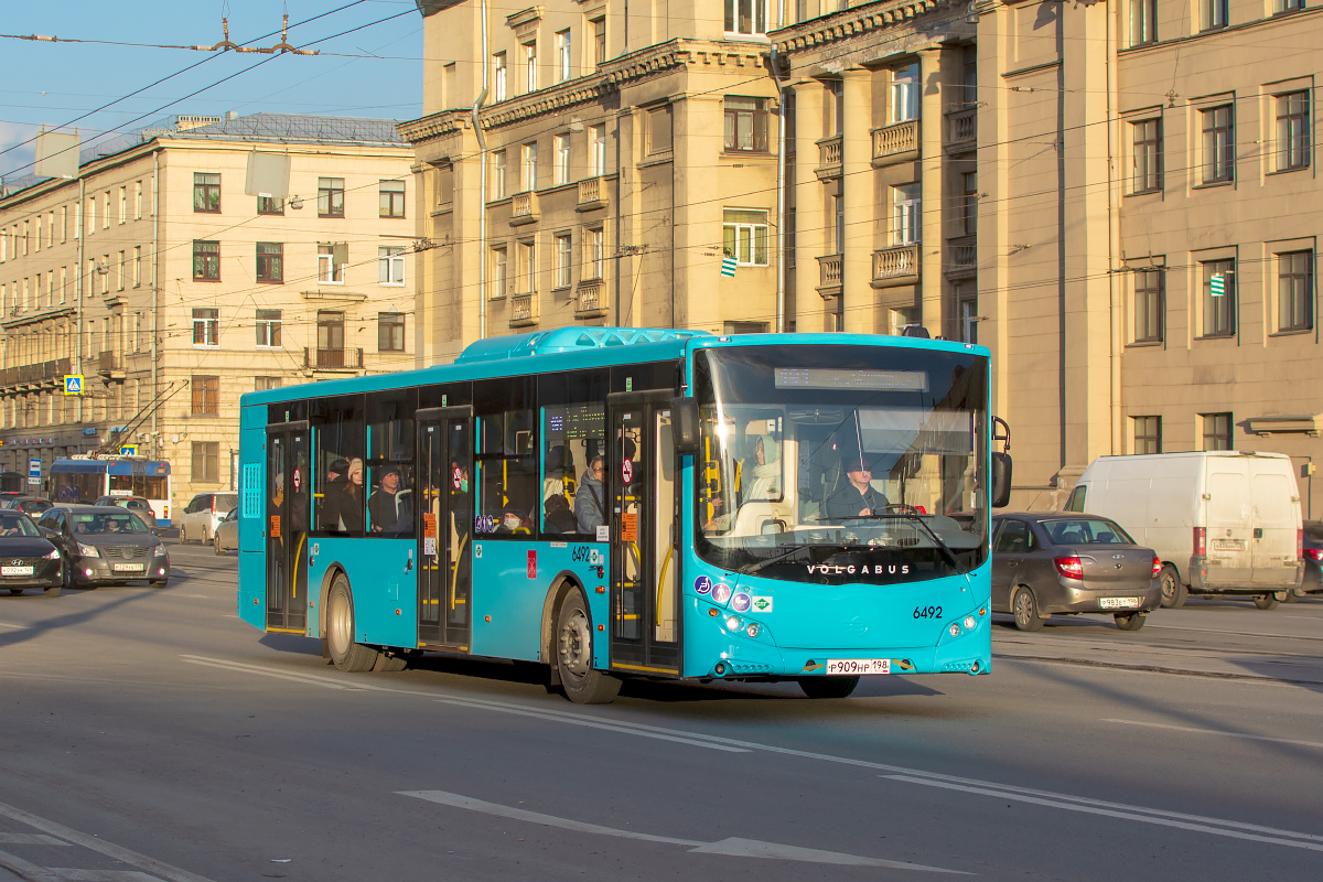 Sankt Petersburg, Volgabus-5270.G4 (LNG) Nr. 6492