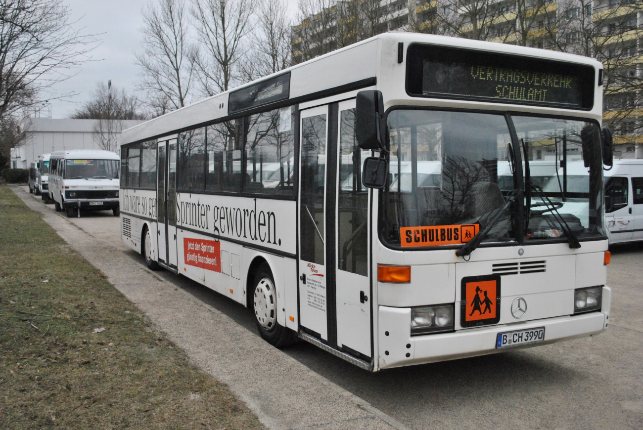 Berlin, Mercedes-Benz O405 # B-CH 3990