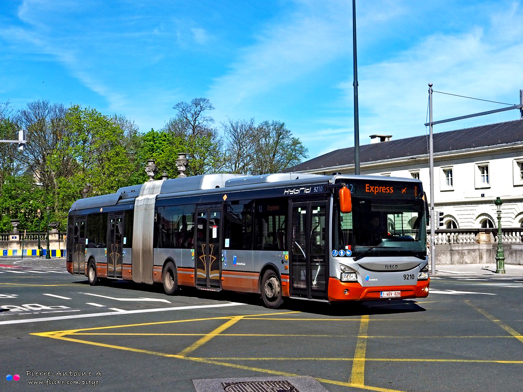 Bryssel, IVECO Urbanway 18M Hybrid # 9210