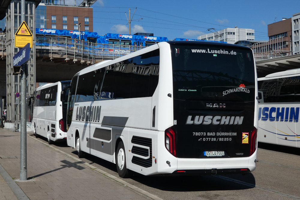 Villingen-Schwenningen, MAN R10 Lion's Coach II C RHC464 # VS-LU 7000; Freiburg im Breisgau — SEV Rheintalbahn