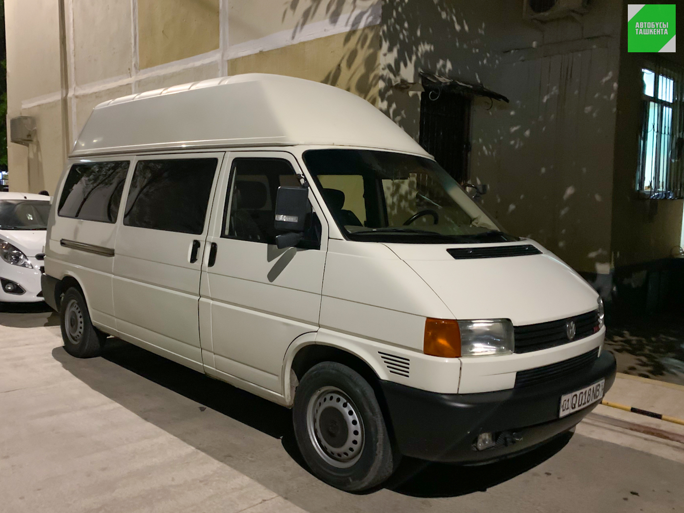 Tashkent, Volkswagen T4 Caravelle # 01 Q 018 NB