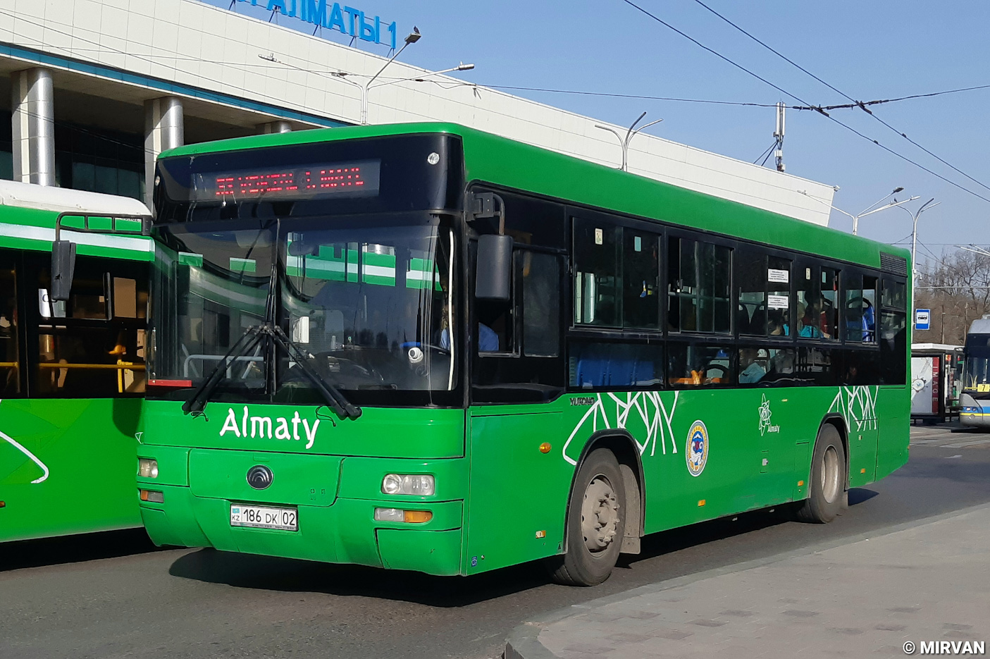 Almaty, Yutong ZK6108HGH № 186 DK 02