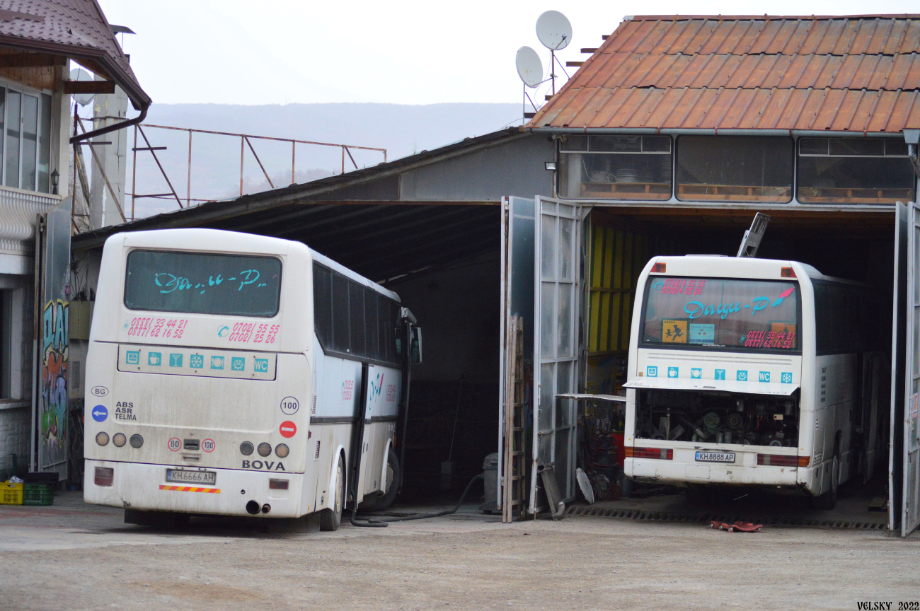 Bobov Dol, Bova Futura # 6666; Bobov Dol, Mercedes-Benz O404 # 8888