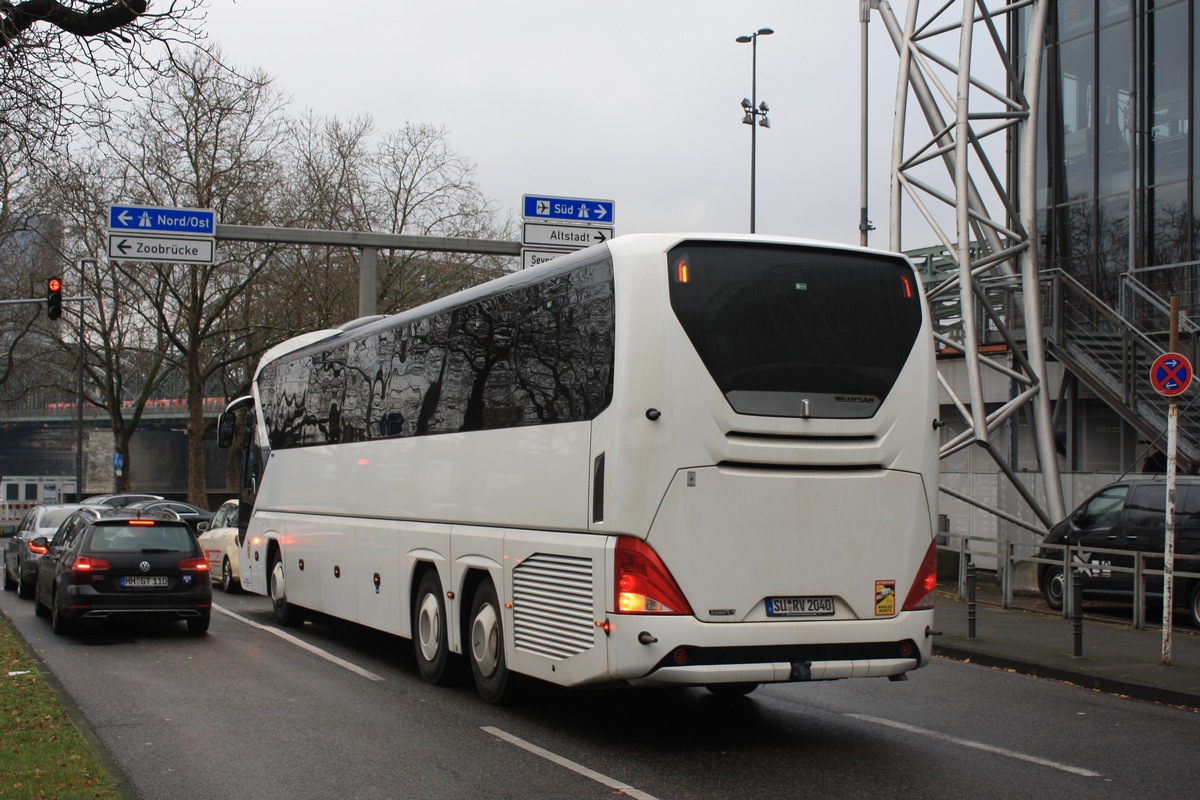 Siegburg, Neoplan N2216/3SHDL Tourliner SHDL # 2040