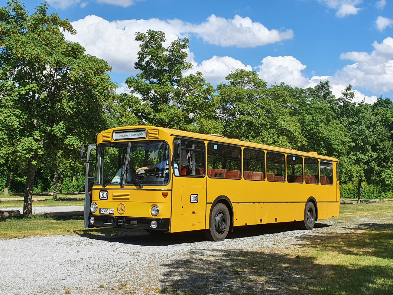 Mainz, Mercedes-Benz O307 # MZ-DB 37H