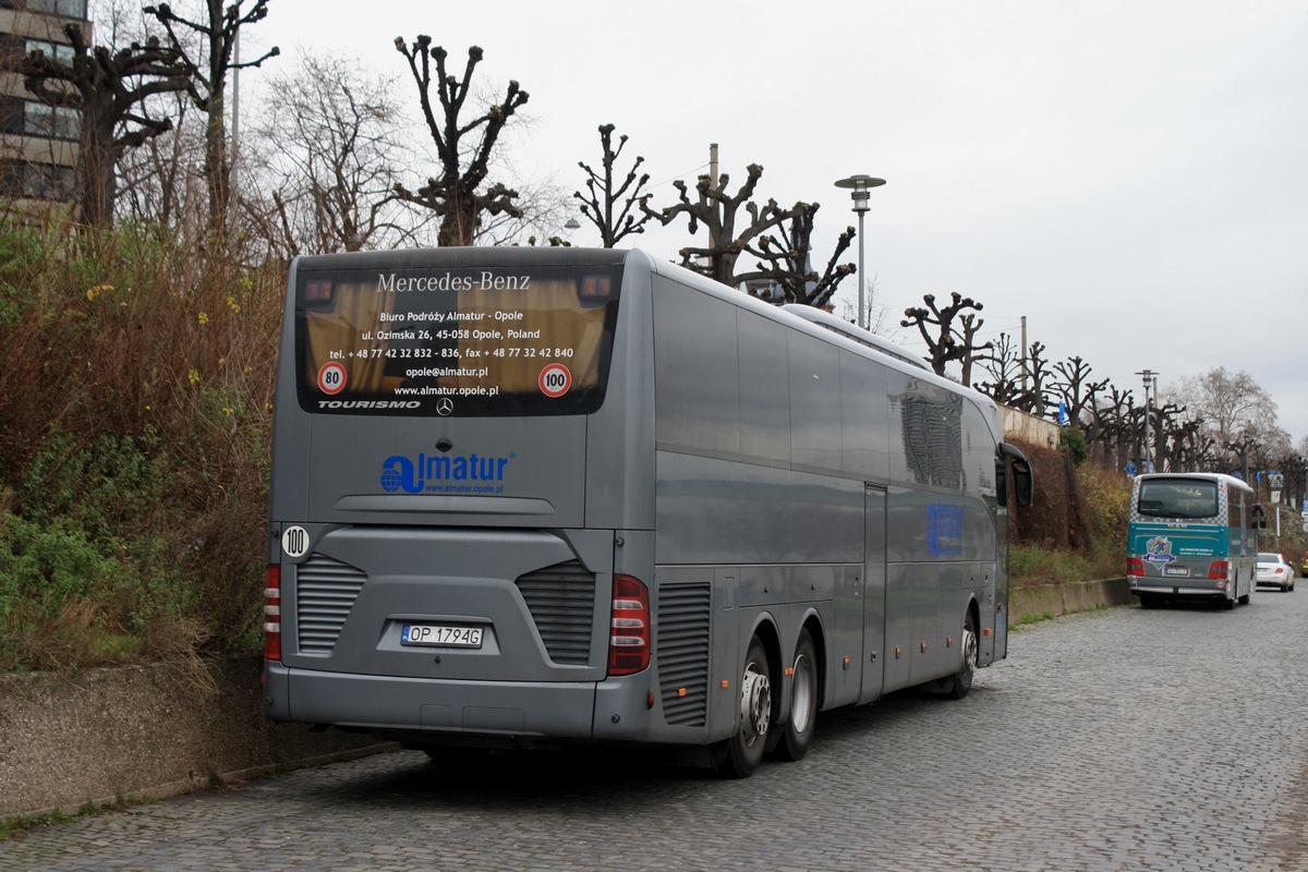 Opole, Mercedes-Benz Tourismo 17RHD-II L č. OP 1794G