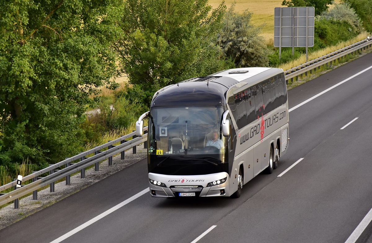 Žilina, Neoplan N2216/3SHDL Tourliner SHDL # ZA-330HR