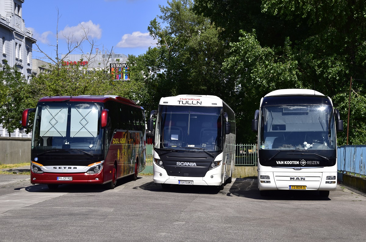 Passau, Setra S515HD № PA-ER 902; Tulln, Scania Touring HD 12,1 № TU-TEAM 2; Arnhem, MAN R08 Lion's Coach L № 224