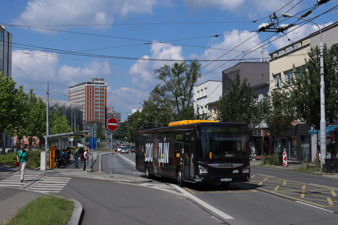 Zlín, IVECO Urbanway 12M № 690