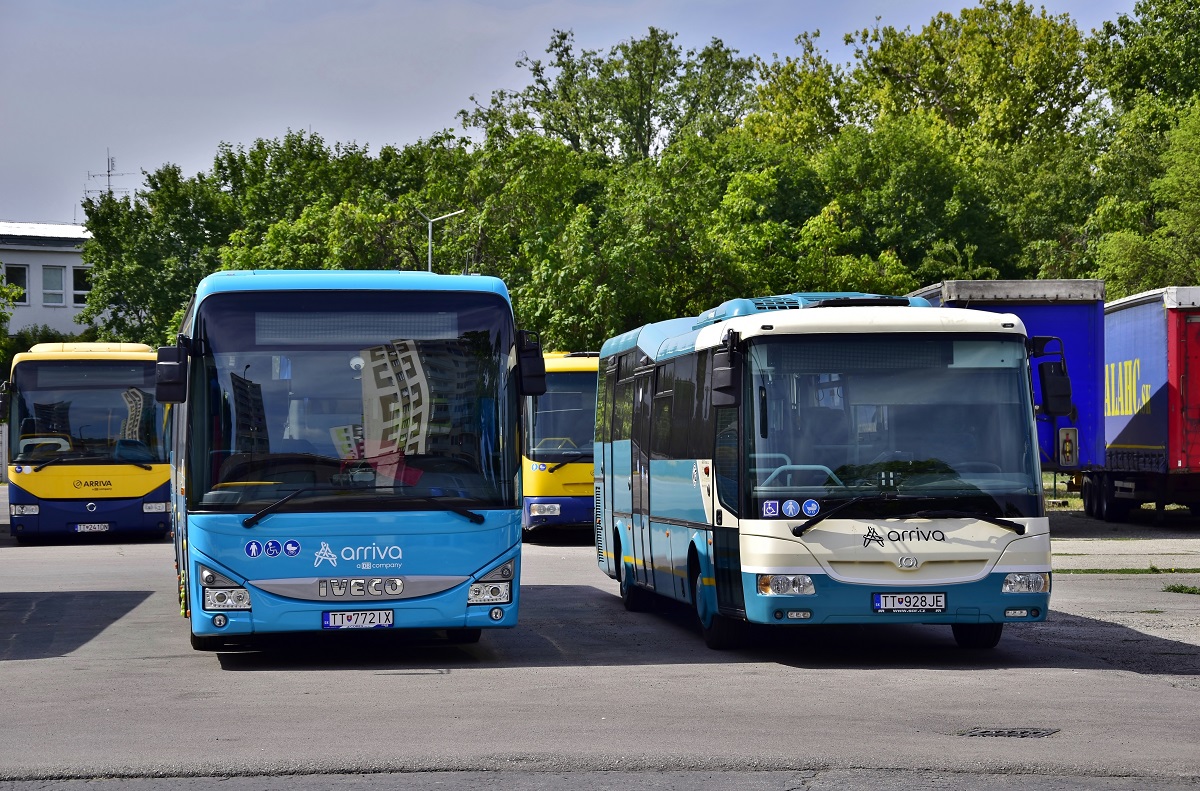 Hlohovec, SOR BN 10.5 # TT-928JE; Piešťany, IVECO Crossway LE 12M # TT-772IX