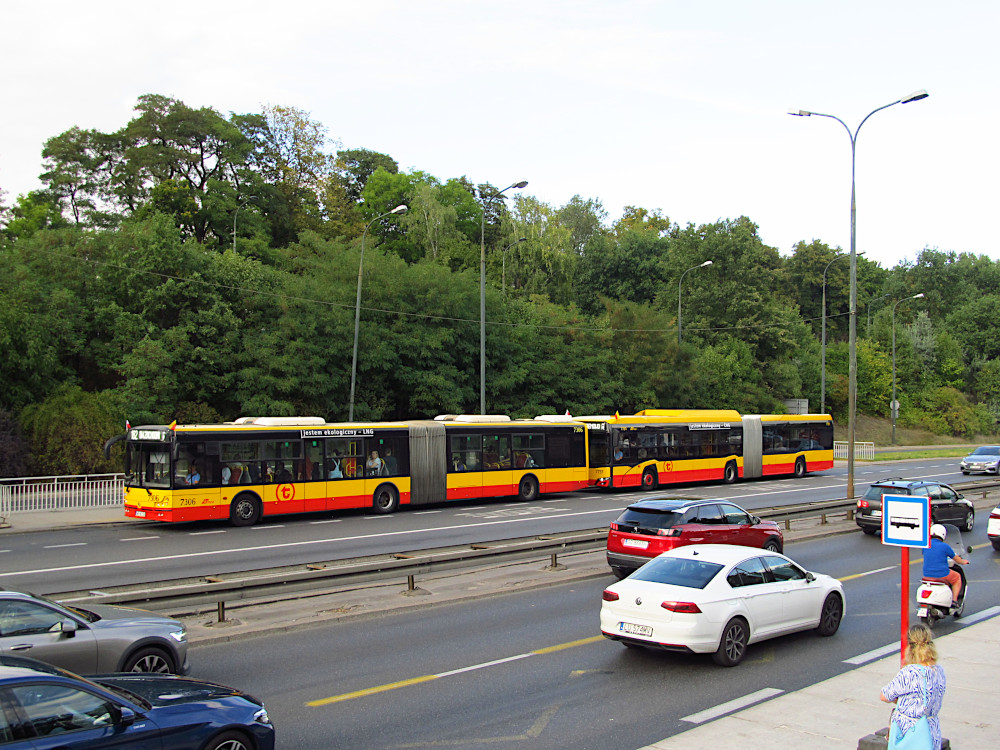 Warsaw, Solbus SM18 LNG No. 7306; Warsaw, Solaris Urbino IV 18 CNG No. 7731